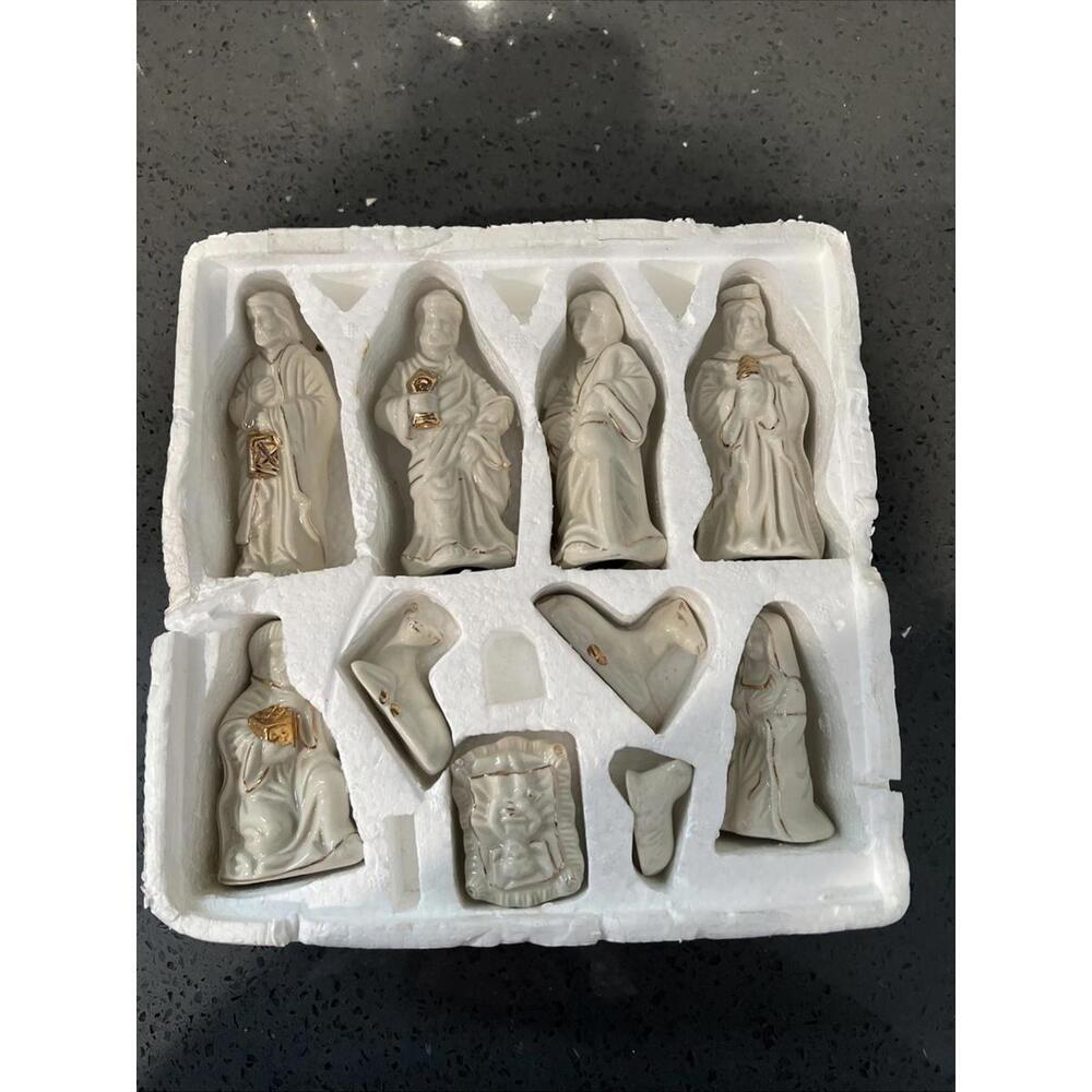 White w/Gold Trim Porcelain Nativity Set 10 Piece Beautiful